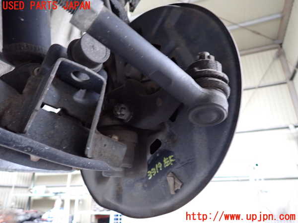 1UPJ-9233194295]ハイエースワゴン100系(RZH101G)左フロントナックルハブ 中古_2