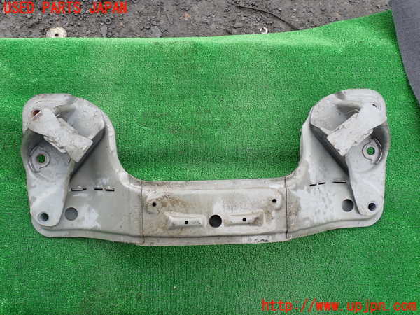 1UPJ-9233195285]ハイエースワゴン100系(RZH101G)フロントメンバー 中古_2