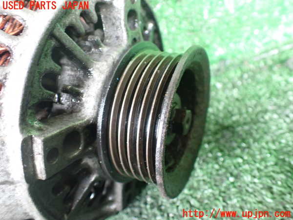 1UPJ-9233196015]ハイエースワゴン100系(RZH101G)オルタネーター(ダイナモ) 中古_3