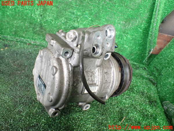 1UPJ-9233196025]ハイエースワゴン100系(RZH101G)エアコンコンプレッサー 中古_2