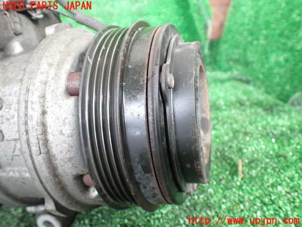 1UPJ-9233196025]ハイエースワゴン100系(RZH101G)エアコンコンプレッサー 中古_3