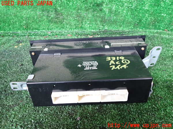 1UPJ-9233196066]ハイエースワゴン100系(RZH101G)エアコンスイッチ1 中古_3