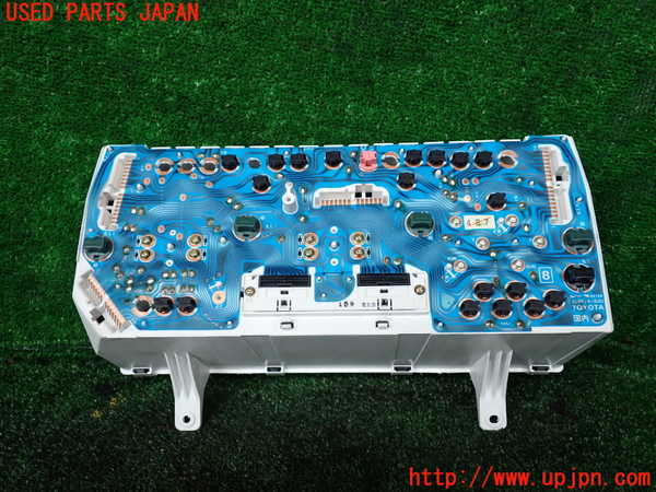 1UPJ-9233196170]ハイエースワゴン100系(RZH101G)スピードメーター 中古_3