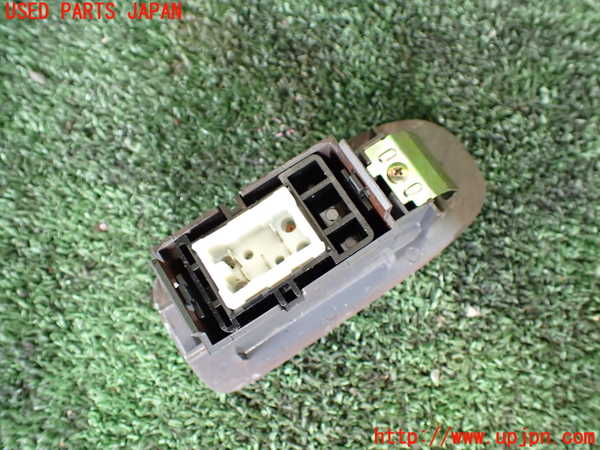 1UPJ-9233196245]ハイエースワゴン100系(RZH101G)左前パワーウィンドウスイッチ 中古_2