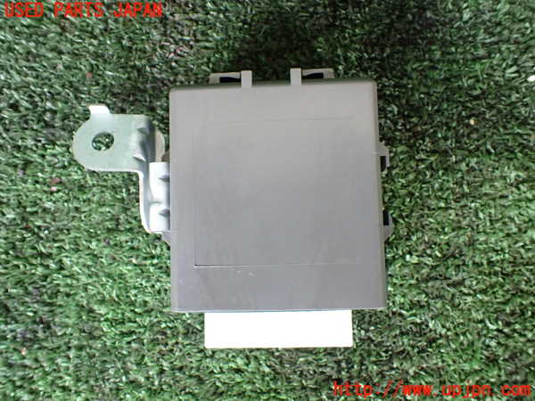 1UPJ-9233196147]ハイエースワゴン100系(RZH101G)コンピューター2 (ドア) 中古_3