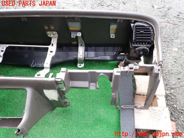 1UPJ-9233197505]ハイエースワゴン100系(RZH101G)ダッシュボード 中古_2