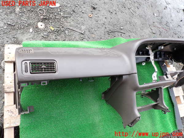 1UPJ-9233197505]ハイエースワゴン100系(RZH101G)ダッシュボード 中古_3