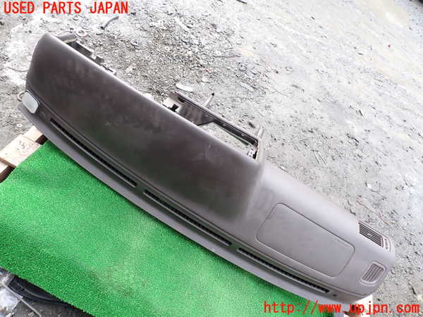 1UPJ-9233197505]ハイエースワゴン100系(RZH101G)ダッシュボード 中古_4