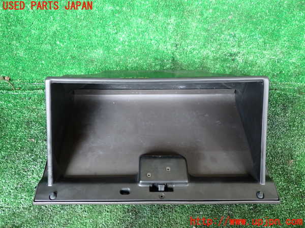 1UPJ-9233197516]ハイエースワゴン100系(RZH101G)グローブボックス1 中古_3