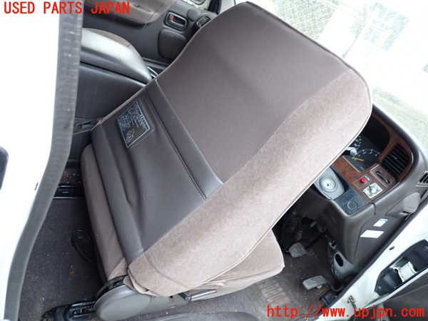 1UPJ-9233197035]ハイエースワゴン100系(RZH101G)運転席シート 中古_4