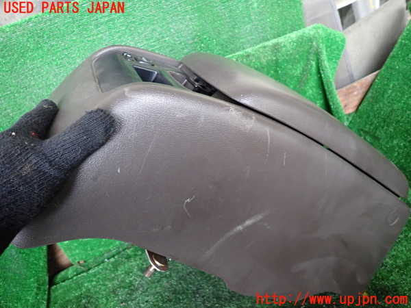 1UPJ-9233197540]ハイエースワゴン100系(RZH101G)センターコンソール 中古_2