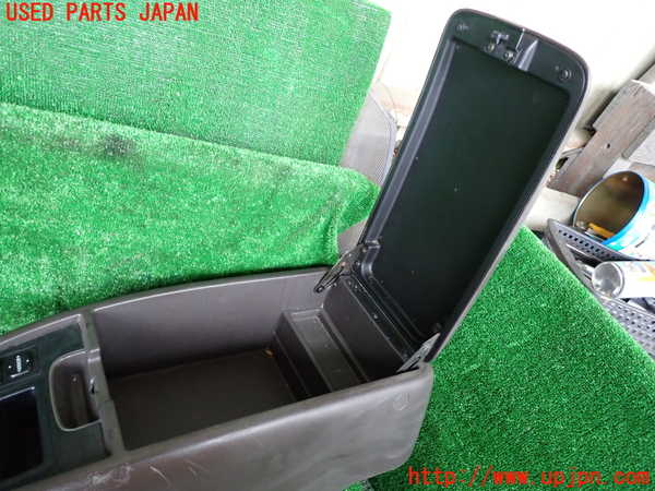 1UPJ-9233197540]ハイエースワゴン100系(RZH101G)センターコンソール 中古_3