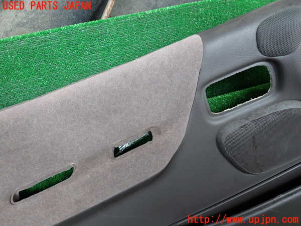 1UPJ-9233191264]ハイエースワゴン100系(RZH101G)左前ドア内張り 中古_2