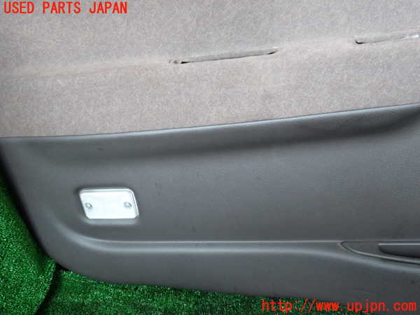 1UPJ-9233191264]ハイエースワゴン100系(RZH101G)左前ドア内張り 中古_3