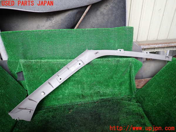 1UPJ-9233197660]ハイエースワゴン100系(RZH101G)左フロントピラートリム 中古_3