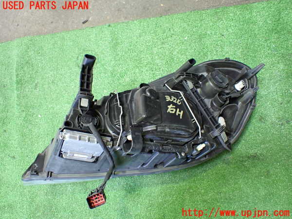 1UPJ-9233201130]ボルボ・XC60(DB4204TXC)右ヘッドライト HID 中古_3