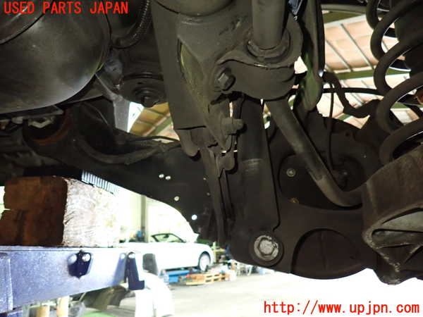 1UPJ-9233204300]ボルボ・XC60(DB4204TXC)右リアナックルハブ 中古_2
