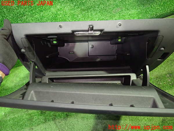 1UPJ-9233207516]ボルボ・XC60(DB4204TXC)グローブボックス1 中古_2