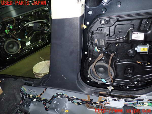 1UPJ-9233207665]ボルボ・XC60(DB4204TXC)右センターピラートリム 中古_3