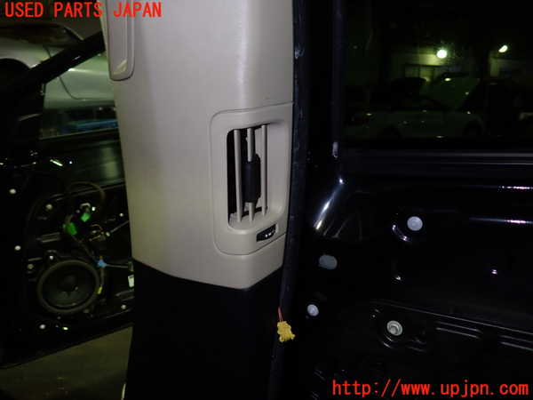 1UPJ-9233207665]ボルボ・XC60(DB4204TXC)右センターピラートリム 中古_4