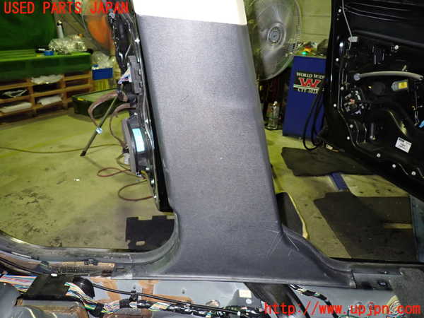 1UPJ-9233207670]ボルボ・XC60(DB4204TXC)左センターピラートリム 中古_3