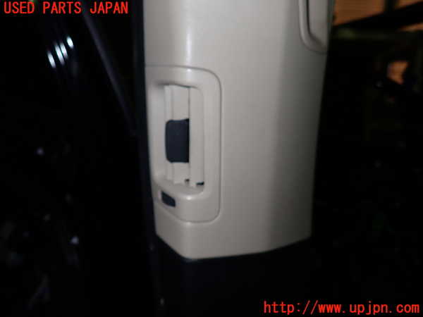 1UPJ-9233207670]ボルボ・XC60(DB4204TXC)左センターピラートリム 中古_4