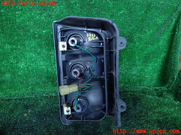 1UPJ-9233221530]デリカ スターワゴン(P35W)右テールランプ 中古_3