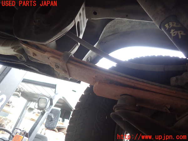 1UPJ-9233225100]デリカ スターワゴン(P35W)右リアスプリング (リーフスプリング) 中古_3