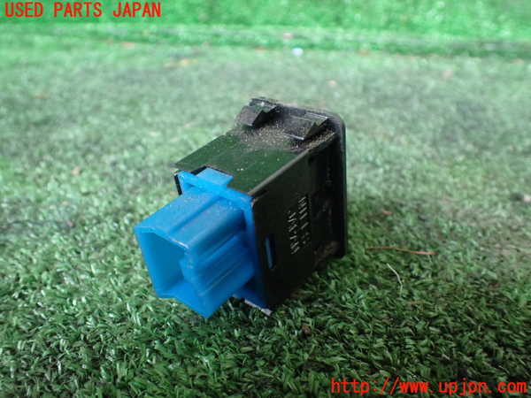 1UPJ-9233226309]デリカ スターワゴン(P35W)スイッチ4 (WDO　LOCK) 中古_2