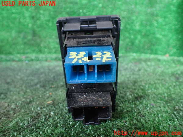 1UPJ-9233226290]デリカ スターワゴン(P35W)ハザードスイッチ 中古_2