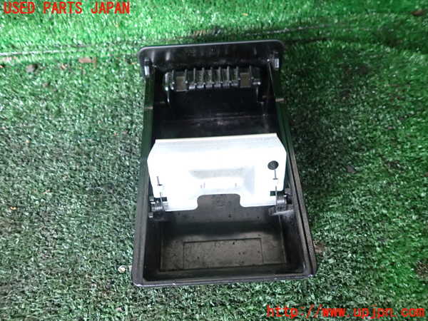 1UPJ-9233227821]デリカ スターワゴン(P35W)灰皿1 中古_3