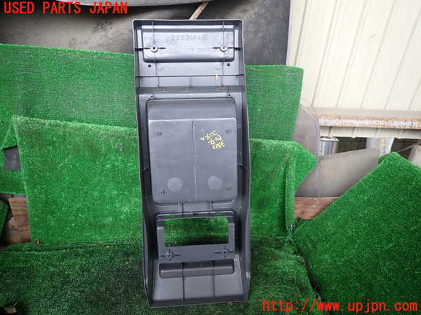 1UPJ-9233227540]デリカ スターワゴン(P35W)センターコンソール 中古_4