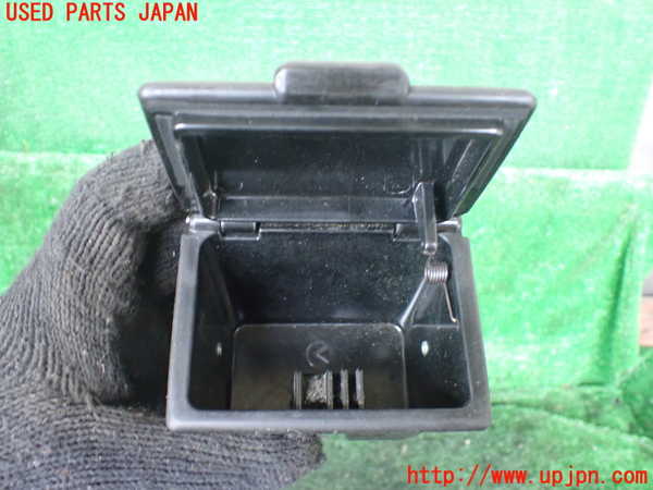 1UPJ-9233227822]デリカ スターワゴン(P35W)灰皿2 中古_2