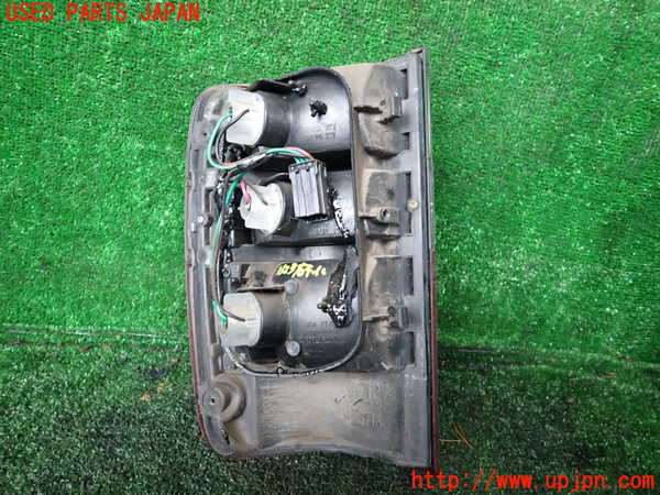 1UPJ-9233231530]ビッグホーン(UBS26GW)右テールランプ 中古_3