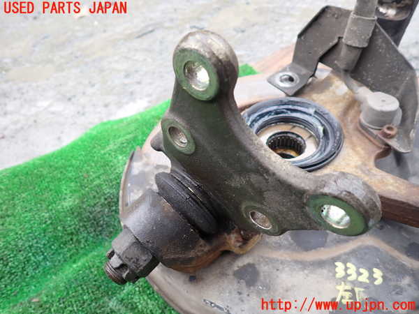 1UPJ-9233234295]ビッグホーン(UBS26GW)左フロントナックルハブ 中古_3