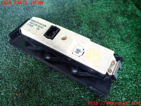 1UPJ-9233236240]ビッグホーン(UBS26GW)右前パワーウィンドウスイッチ 中古_2