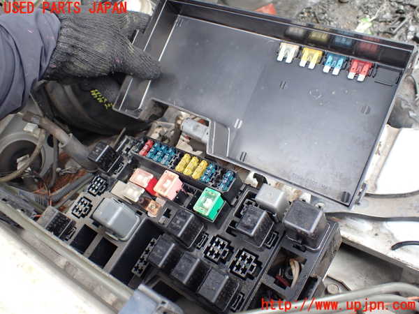 1UPJ-9233236741]ビッグホーン(UBS26GW)ヒューズボックス1 中古_2