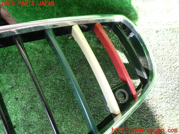 1UPJ-9233241050]マセラティ・クアトロポルテ(MQP30A)ラジエターグリル 中古_2