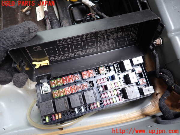 1UPJ-9233246742]マセラティ・クアトロポルテ(MQP30A)ヒューズボックス2 中古_2