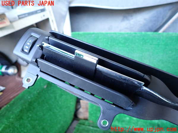 1UPJ-9233247526]マセラティ・クアトロポルテ(MQP30A)エアコン吹き出し口1 (真中) ジャンク部品取り_4