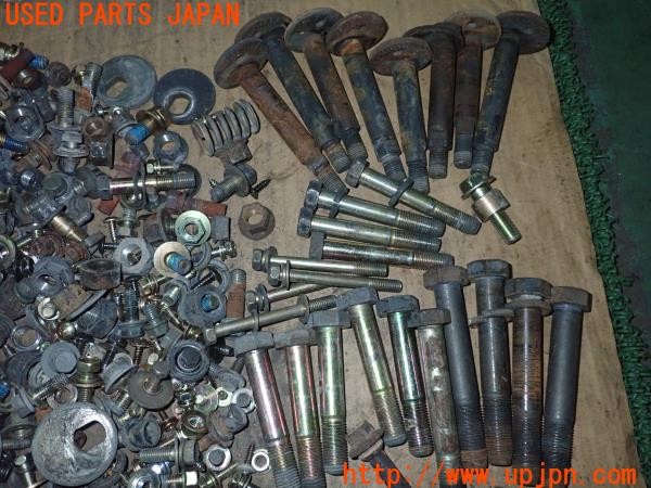 3UPJ=9233260720]パジェロ スーパーエクシード(V75W)前期 ネジ・ナット・ステー類 セットジャンク_2