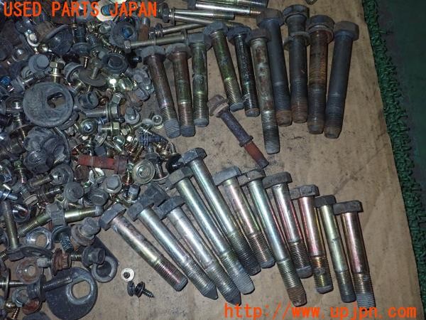 3UPJ=9233260720]パジェロ スーパーエクシード(V75W)前期 ネジ・ナット・ステー類 セットジャンク_3
