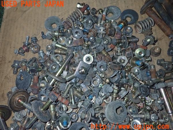 3UPJ=9233260720]パジェロ スーパーエクシード(V75W)前期 ネジ・ナット・ステー類 セットジャンク_4