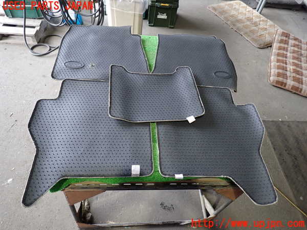 2UPJ-9233267800]パジェロ(V75W)フロアマット 中古_4