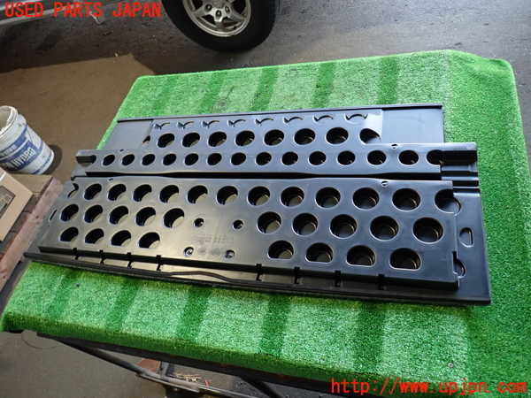 2UPJ-9233267771]パジェロ(V75W)ラゲッジトレイ1 中古_2