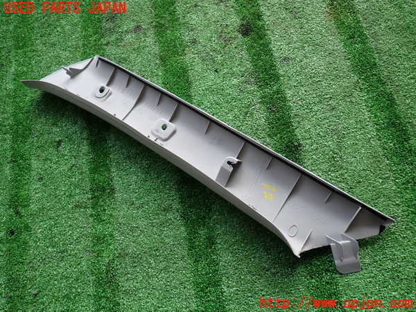 2UPJ-9233267655]パジェロ(V75W)右フロントピラートリム 中古_4