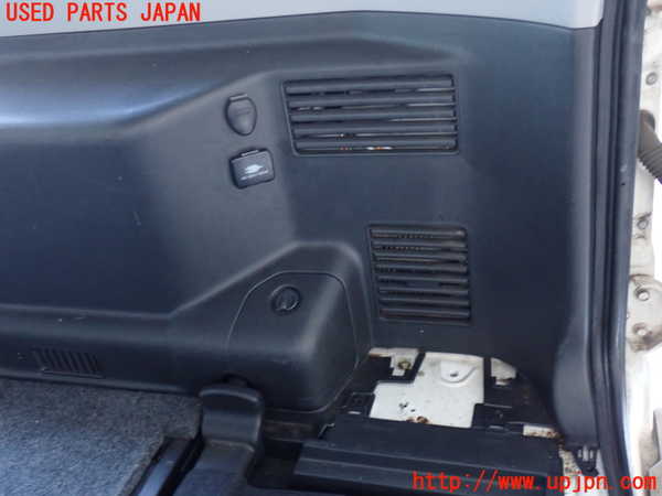 2UPJ-9233267675]パジェロ(V75W)右リアピラートリム 中古_4