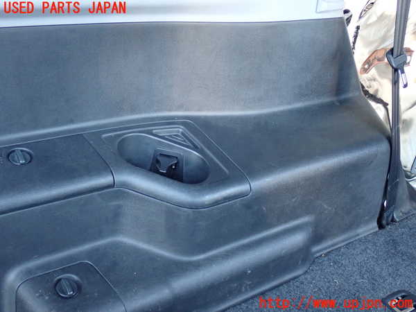 2UPJ-9233267680]パジェロ(V75W)左リアピラートリム 中古_3