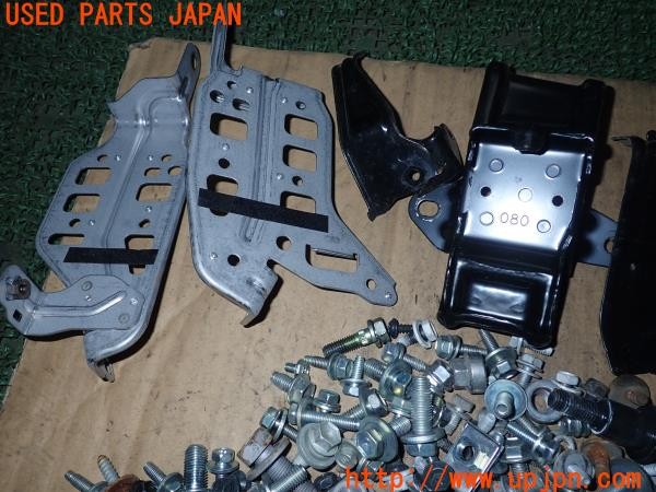 3UPJ=9233270720]レクサス CT200h(ZWA10)ネジ・ナット・ステー類 セット ジャンク_3