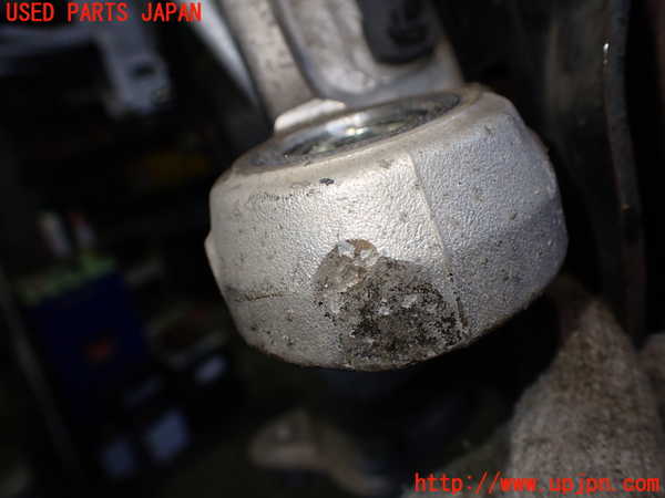 2UPJ-9233274290]レクサス・CT200h(ZWA10)右フロントナックルハブ 中古_2